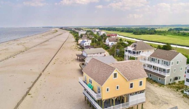 Beachfront I Expansive Deck I Dog Friendly I Spectacular 360 Views