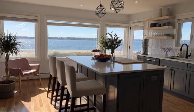 Beachfront, Incredible Views and Sunsets, Ping Pong Basement, Large Fenced Yard