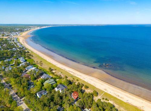 Beachfront Just steps and you're on the beach