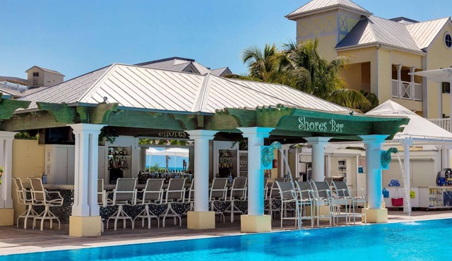 Beachfront Key West + Free Breakfast, Pool & Spa