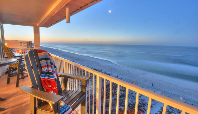 Beachfront Large Penthouse with AMAZING VIEWS! Welcome to Ocean Blue Bliss!