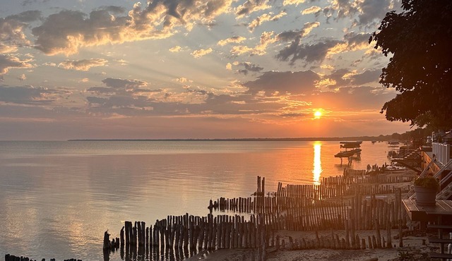 Beachfront lake house with large deck, beach bonfire & stunning views!