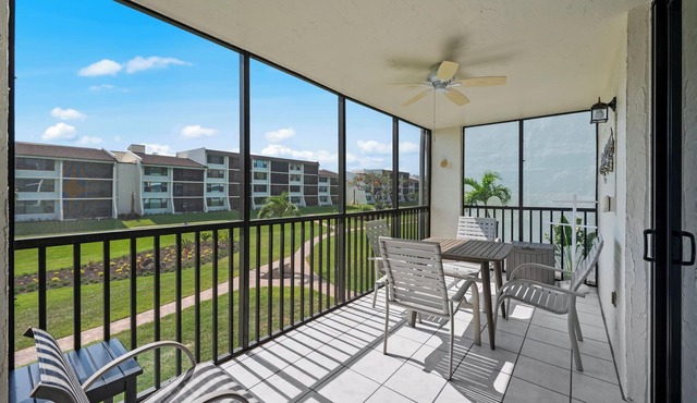 Beachfront Loggerhead Cay 302— comforts of home, Heated Pool, Tennis, Pickleball & Bikes + Beach Gear. Weekly Stays
