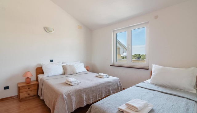 Beachfront Lovro 6 apartment