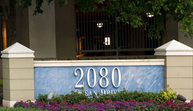 BEACHFRONT LUXURIOUS CONDO