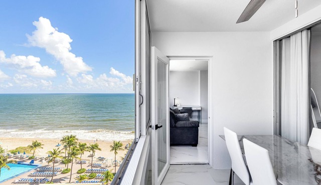 Beachfront Luxe condo-April 14-19 available-Ocean Views-On the Beach-Heated Pool