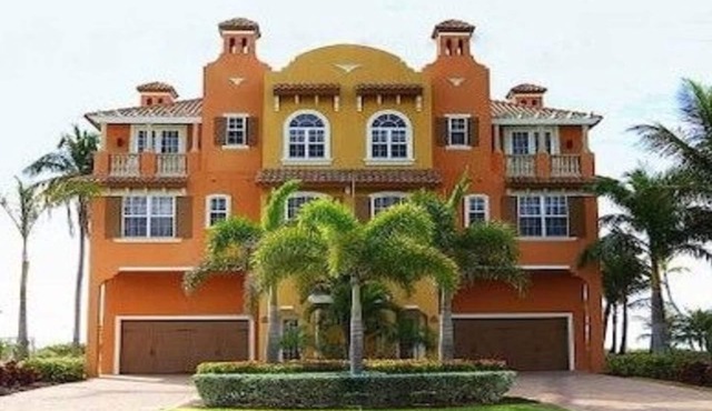 Beachfront LUXURY HOME- Watch the waves from your pool & 15 steps to the beach