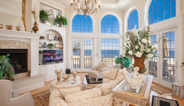 Beachfront Luxury Home,SALT WATER, POOL- Heating is an Option &SPA,Pet Friendly