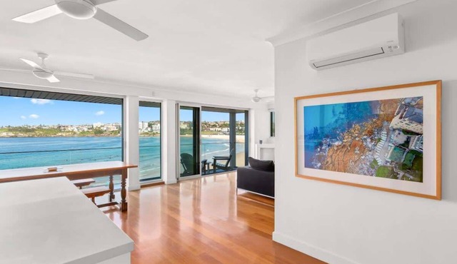 Beachfront luxury 3 beds with ocean view balcony