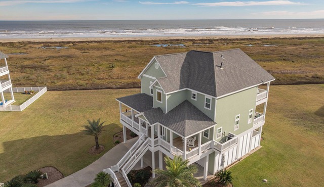 Beachfront Luxury, Fantastic Views: 3 Kings + Bunks, Twin rooms + Chef's kitchen