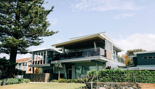 Beachfront Luxury Home - SALTASH