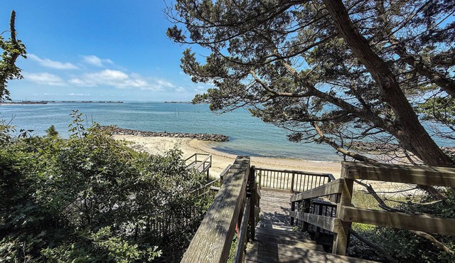 Beachfront Luxury Home w/Fabulous Garden & Sunset Views!