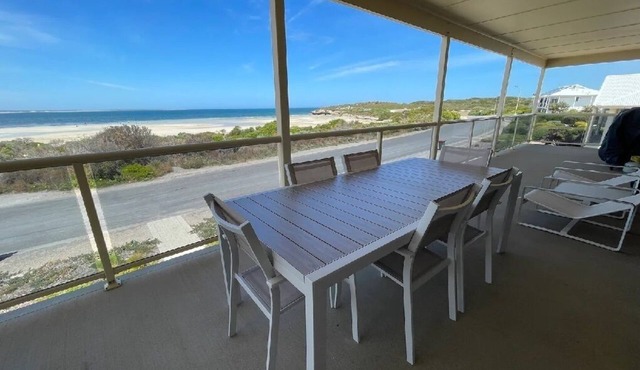 Beachfront luxury Marion Bay,nOcean views, safe swimming beach directly in front