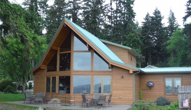 Beachfront Luxury on Case Inlet