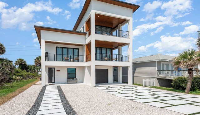 Beachfront Luxury, NEW, Modern Oceanview Retreat!