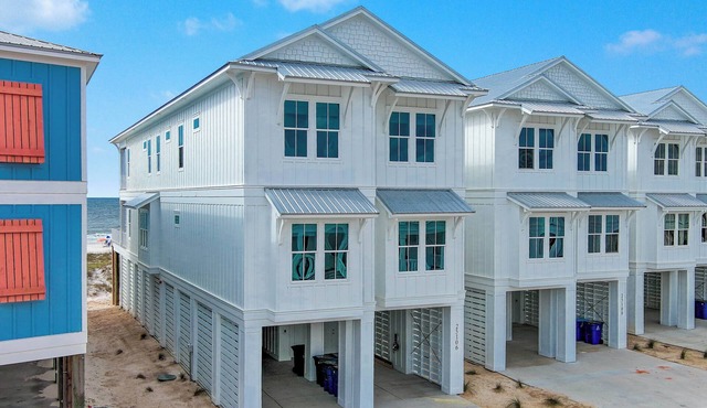 BEACHFRONT, LUXURY HOUSE, PRIVATE POOL!