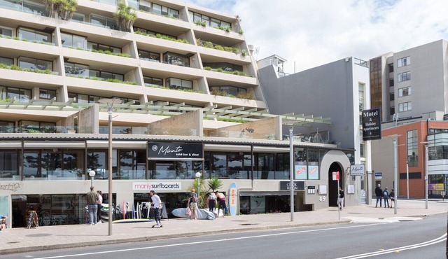 Beachfront Manly Apartment With Balcony & Parking