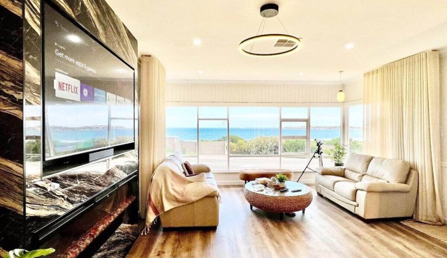 Beachfront Marshmallow- Stunning Beachfront Views