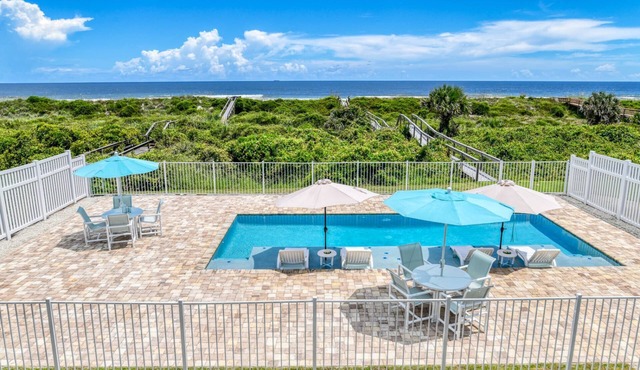 BEACHFRONT NEW HEATED POOL Family/Group Retreat-OCEAN VIEWS! Secluded Complex, Private Beach Access