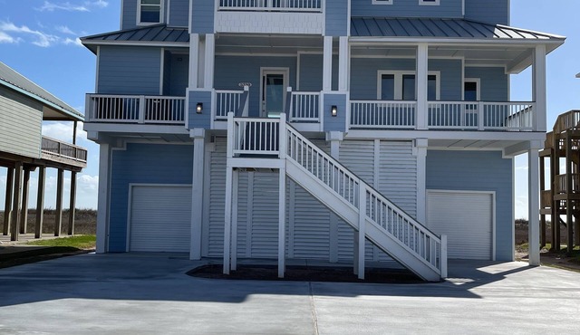 Beachfront NEW Luxury Build-4B, 4.5B, Elevator, near Surfside Beach, Freeport TX