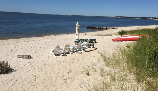Beachfront New Suffolk Estate with Pool