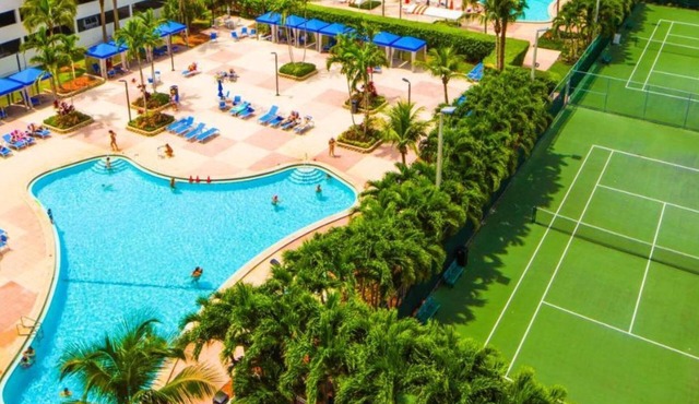 Beachfront Oasis in Sunny Isles 4BR, Pool & Tennis