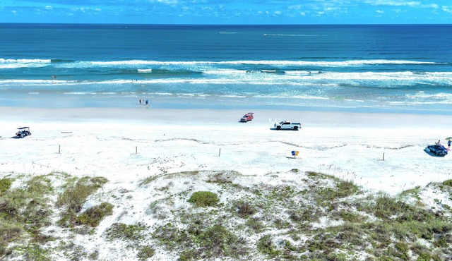 Beachfront Oasis! On the Beach~Bikes~Grill