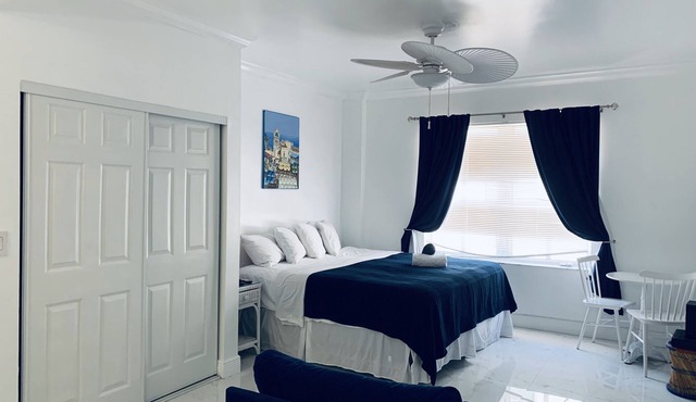 Beachfront Oasis Ocean Drive JACUZZI ; Recently Renovated!