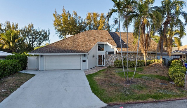Beachfront Oasis w/Htd Pool Cinema Game-Room Tiki