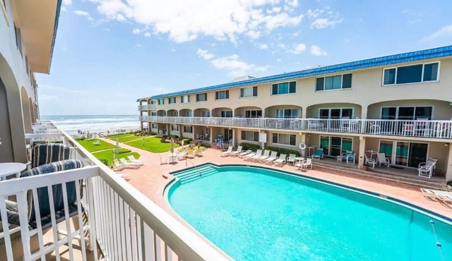 Beachfront Oceanview condo 2/2 with Pool Win-San - Steps to Flagler