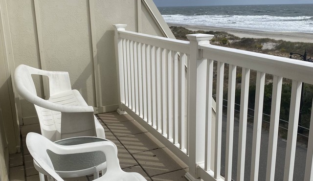 Beachfront, Ocean Views in the heart of downtown