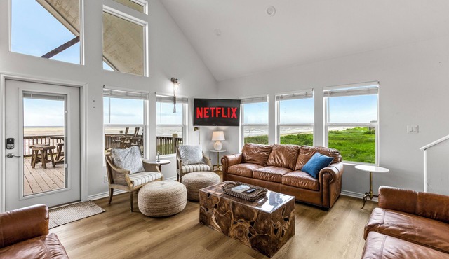 Beachfront | Ocean Views, Loft & Bar