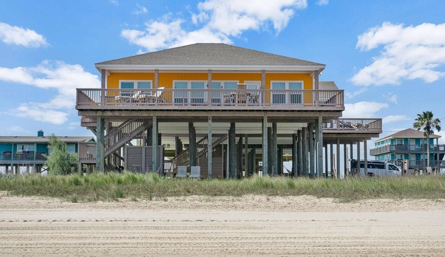 Beachfront | Ocean Views, Deck & Gaming Console