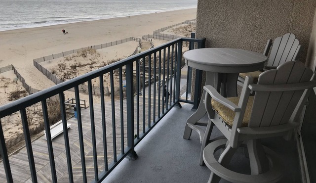 Beachfront, Oceanfront, Rehoboth, DE on the Boardwalk, January late check out!