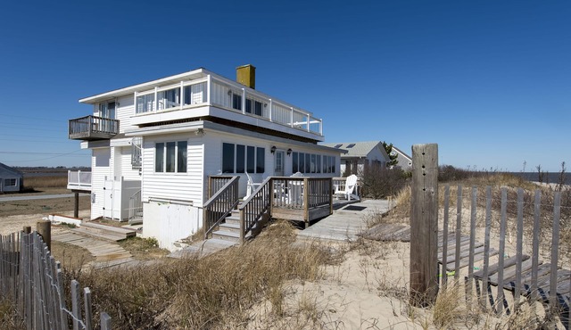 Beachfront on Primehook Beach, 25min to Rehobeth; best of both!