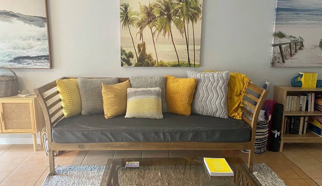 BEACHFRONT On The Esplanade - Bay Views - Spacious Ground Floor unlimitedWIFI