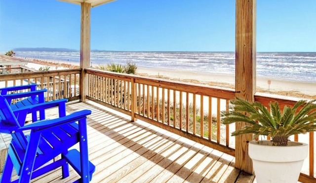 Beachfront Panoramic Gulf Views Close to Seawall