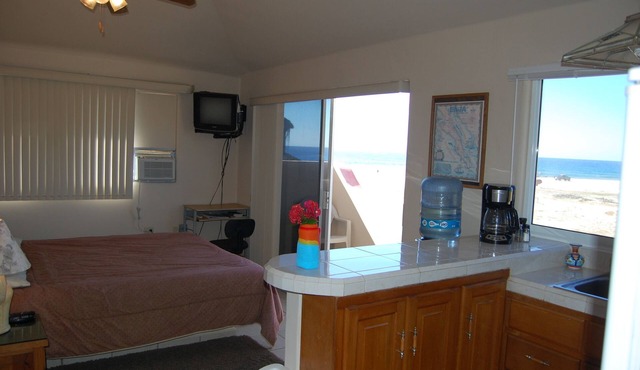 Beachfront Penthouse w/Surf, Hot Tub & Pool