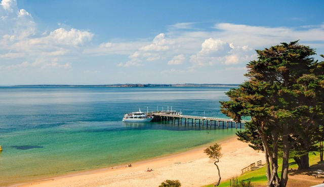 Beachfront Penthouse Cowes - sleeps 8