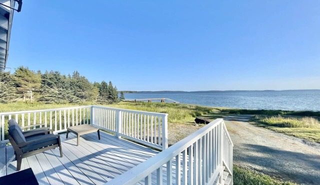 Beachfront Pet Friendly Tiny Home[Shoreline Bliss]