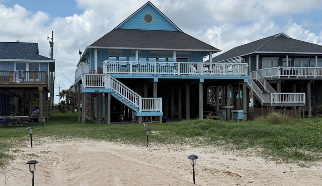 Beachfront - Pirate's Treasure - 6 bed 4 bath, large deck