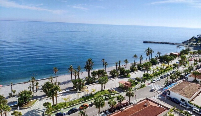 Beachfront, Pool, Wifi, Heating, Family, 6 People, Spacious