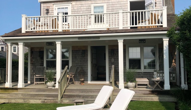 Beachfront, pristine, luxury cottage!