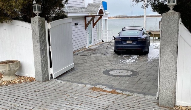 Beachfront Private 3Bdr/3 Bath Home with Sandy Beach on Great Neck in Ipswich MA