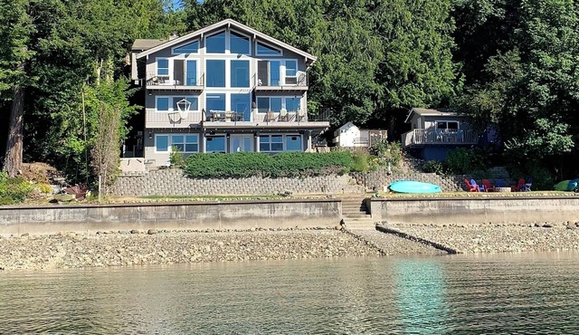 beachfront, private, water views from all rooms, high-end, 7mins to shops.