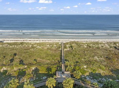 Beachfront Resort Getaway 2BR-2BA Condo