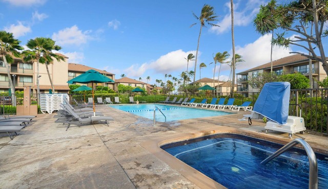 Beachfront Resort Ground Floor AC! Steps to Beach & Pool