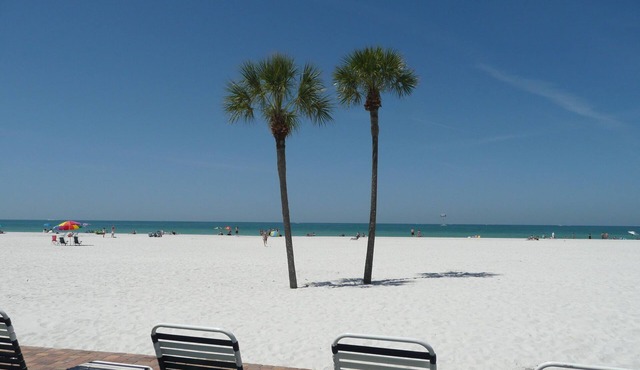 Beachfront Resort Condo Heated Pool Direct Beachfront