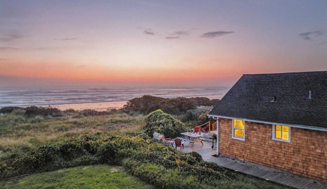 Beachfront retreat with hot tub | Dog-friendly