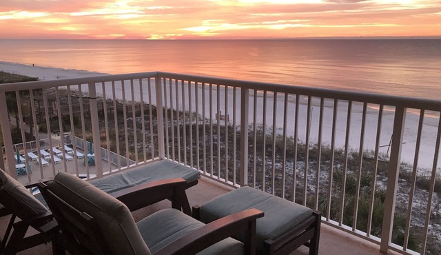 🏖Beachfront Retreat on Perdido Key. Two Pools, Hot Tub, and Gym🏖